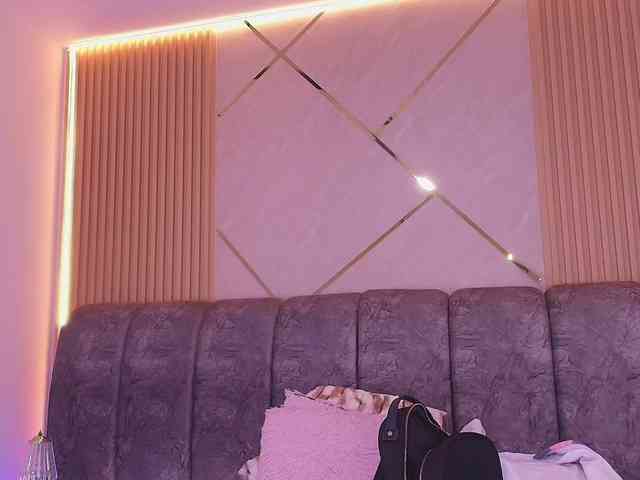 Modella: naia-blesed