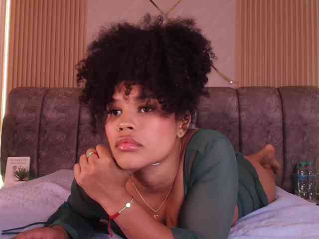 Modella: naia-blesed