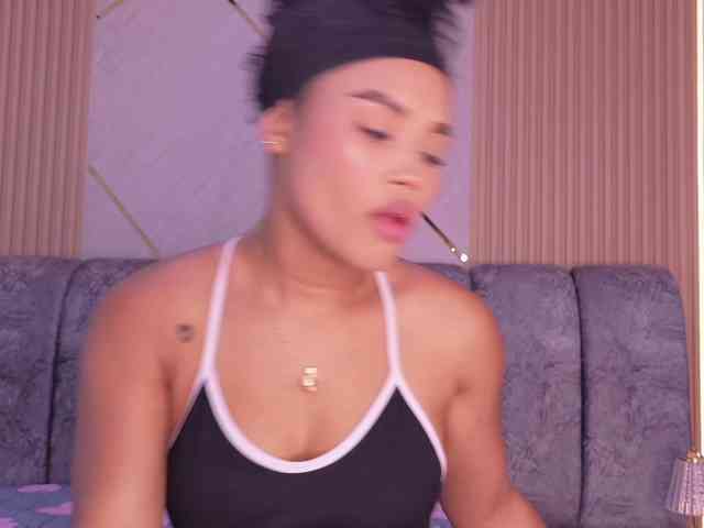 Modella: naia-blesed