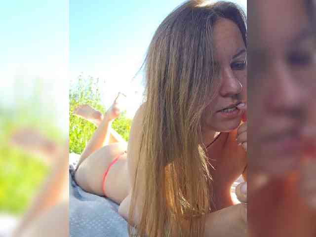 MilaSavory webcam