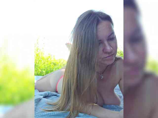 MilaSavory webcam