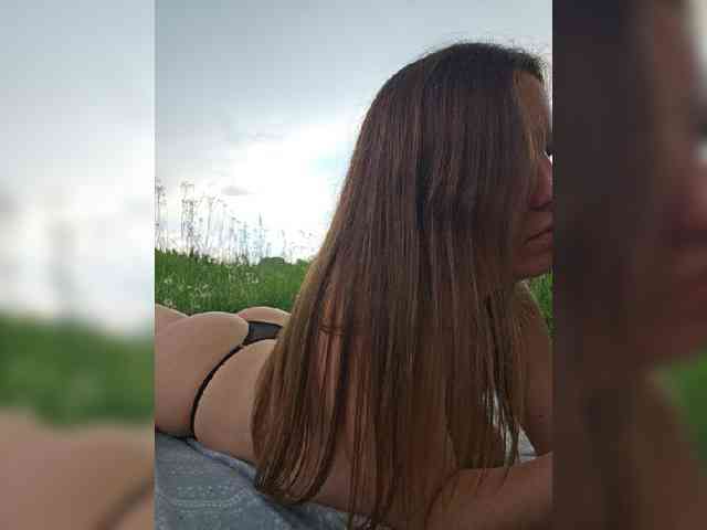 MilaSavory webcam