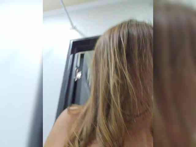 MilaSavory webcam