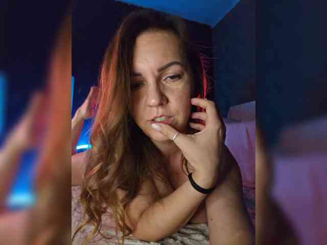 MilaSavory webcam