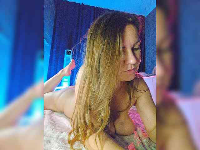 MilaSavory webcam