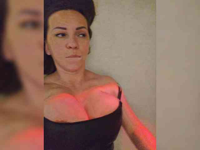 MilaSavory webcam