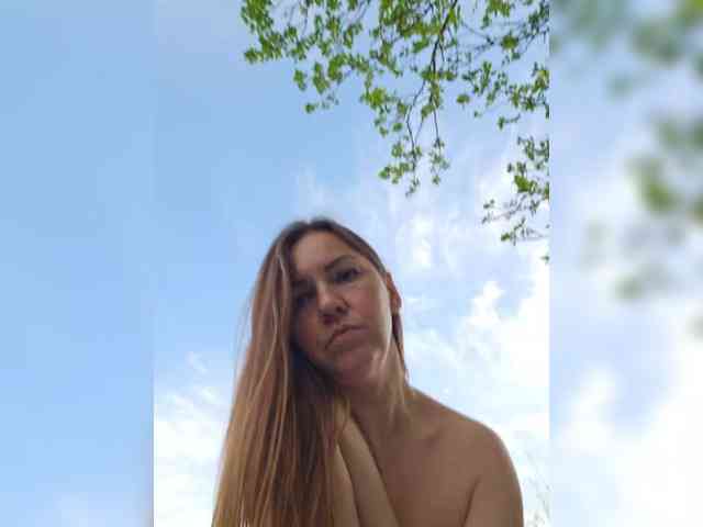 MilaSavory webcam