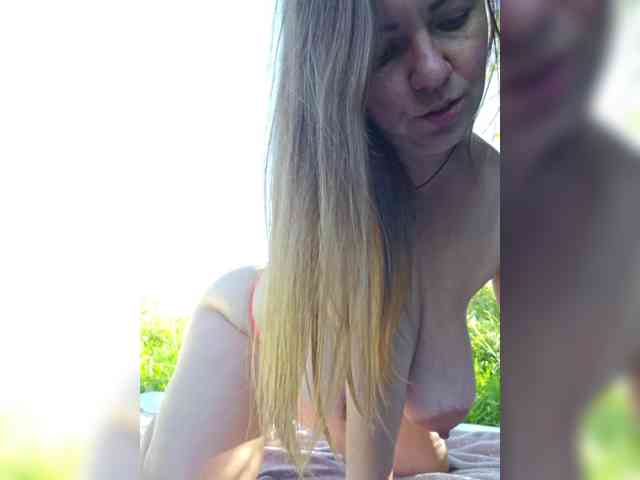 MilaSavory webcam