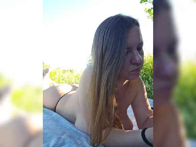 MilaSavory webcam