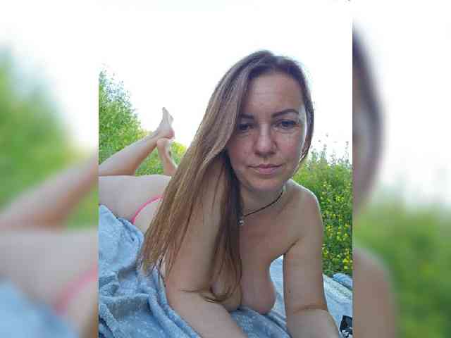 Model: MilaSavory