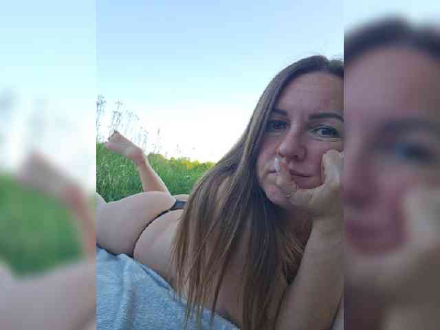 MilaSavory webcam