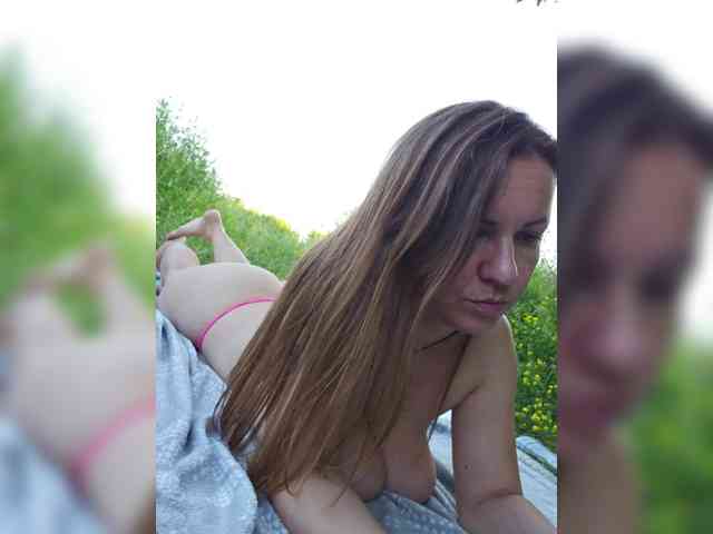 MilaSavory webcam