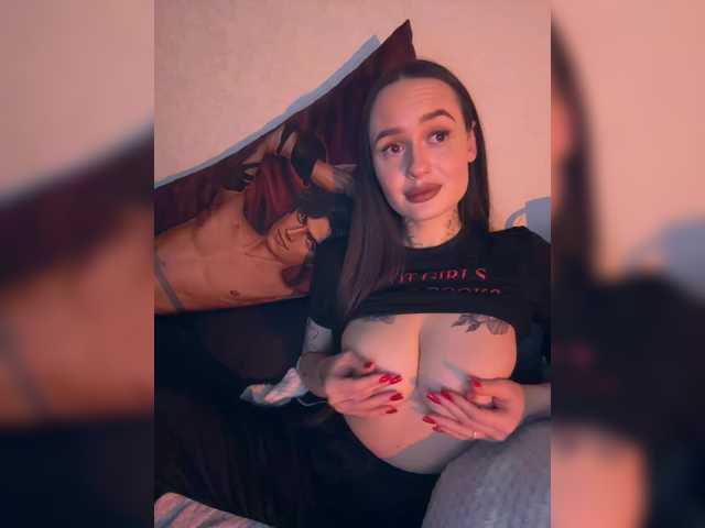 OriginalHOOLi's BongaCams show and profile