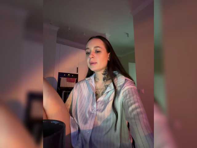 le modèle Italianka est en webcam porno dans un show sur le site bongacams, il possède les tags suivants: White/Caucasian,Brunette,Shaved