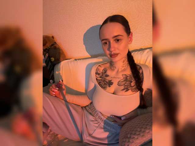 OriginalHOOLi's BongaCams show and profile