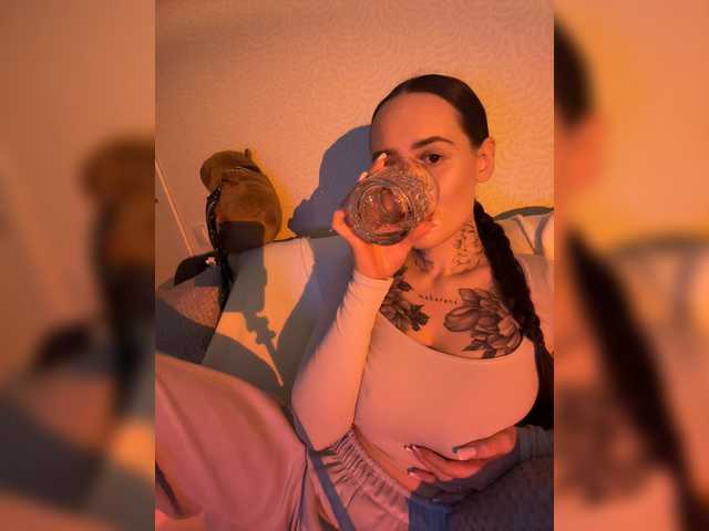 OriginalHOOLi's BongaCams show and profile