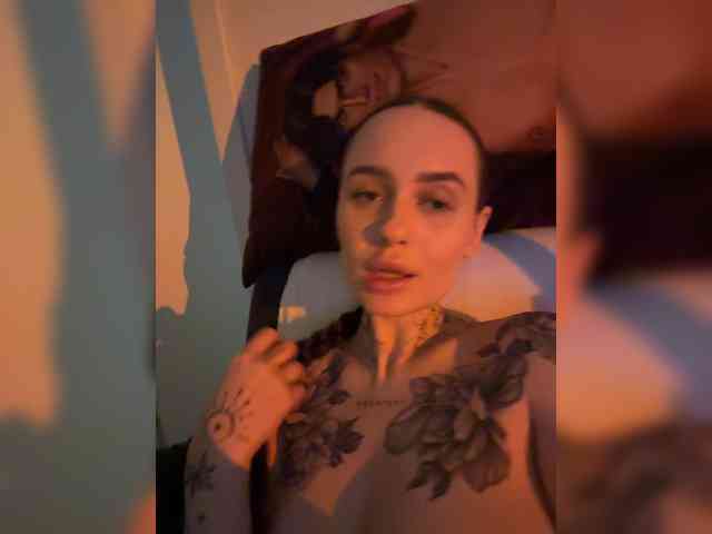 Model ini sedang live sekarang. OriginalHOOLi