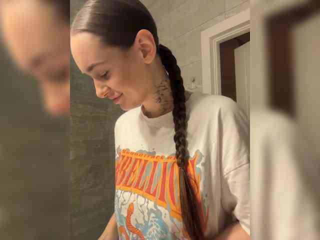 Este modelo está en vivo ahora. OriginalHOOLi