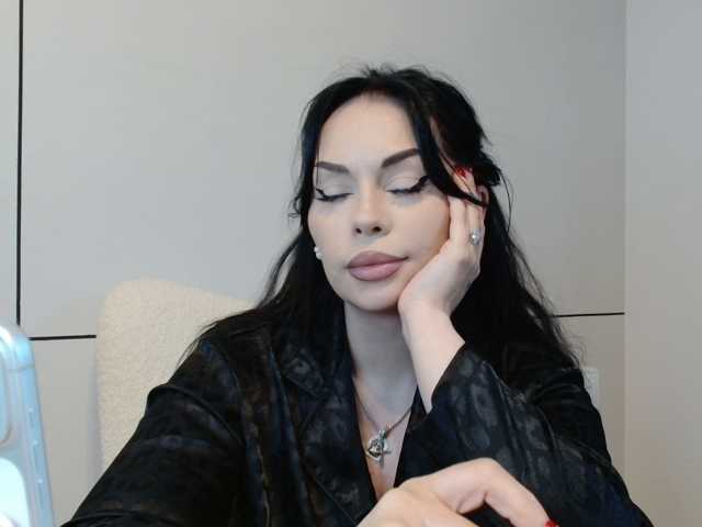 ElisCat, live now on BongaCams