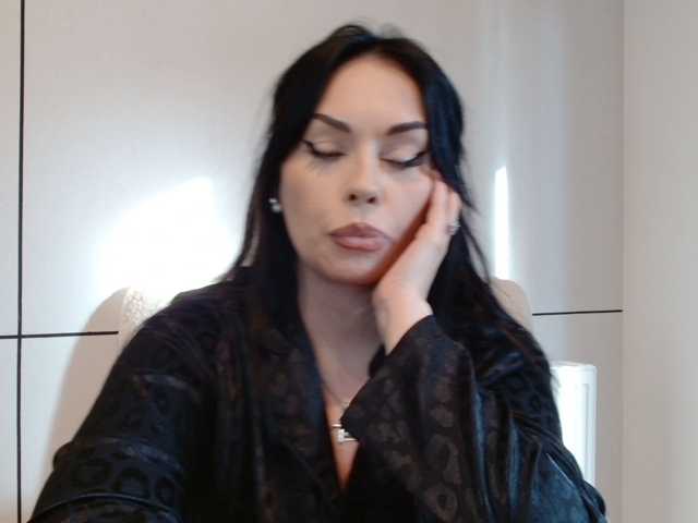 ElisCat, live now on BongaCams