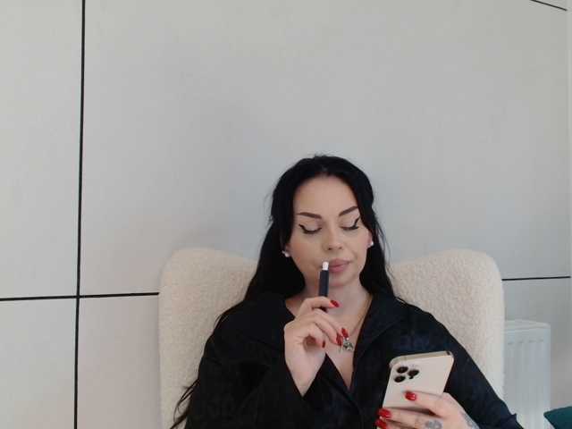 ElisCat, live now on BongaCams