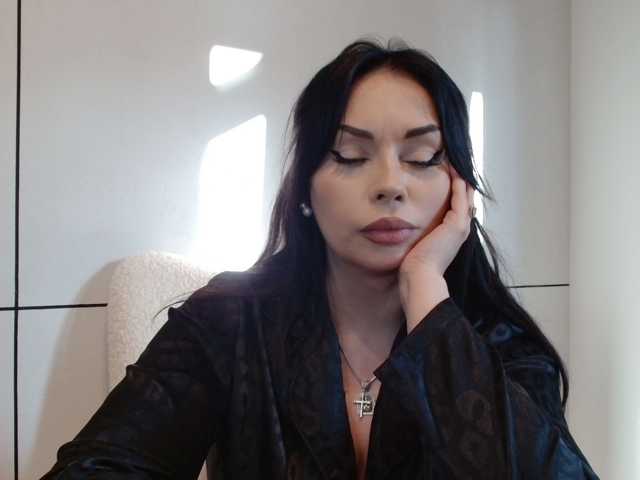 ElisCat, live now on BongaCams