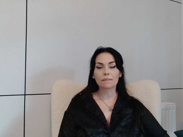 ElisCat, live now on BongaCams