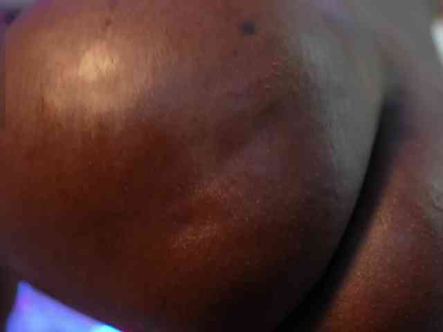 Model: mommywebcam