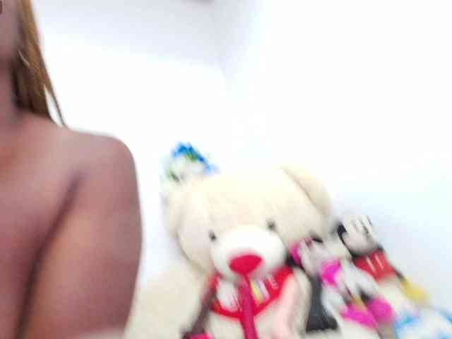 mommywebcam's live room