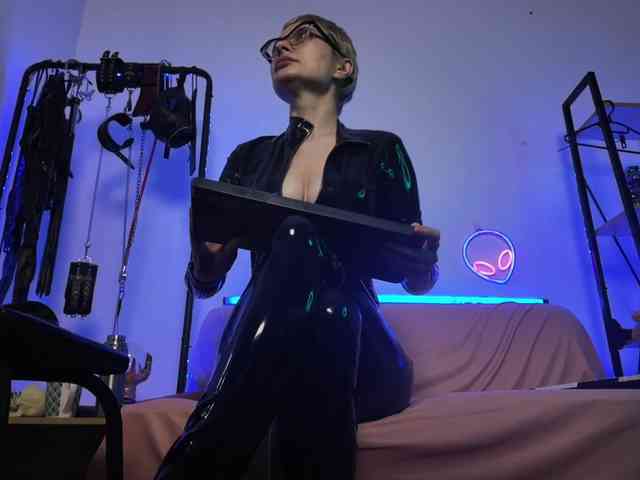 Este modelo está en vivo ahora. CyberGoddess