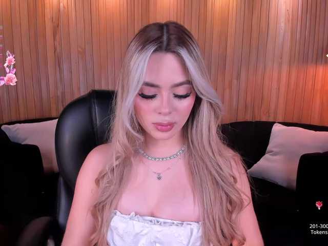 JuanitaClay — live female cam