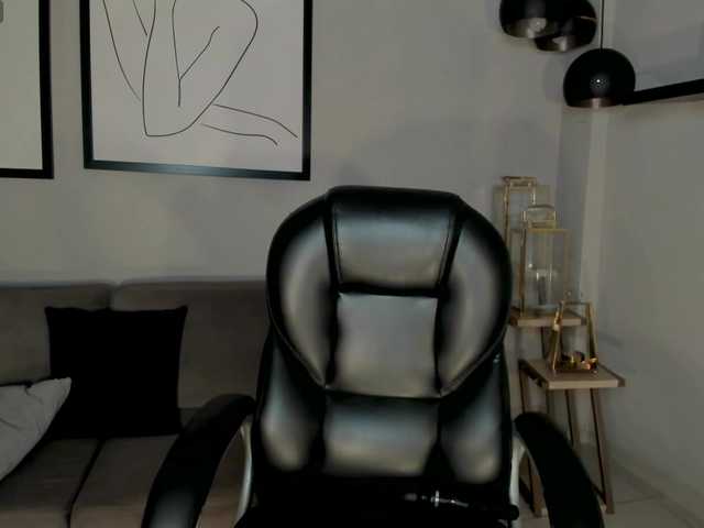 JuanitaClay's BongaCams show and profile