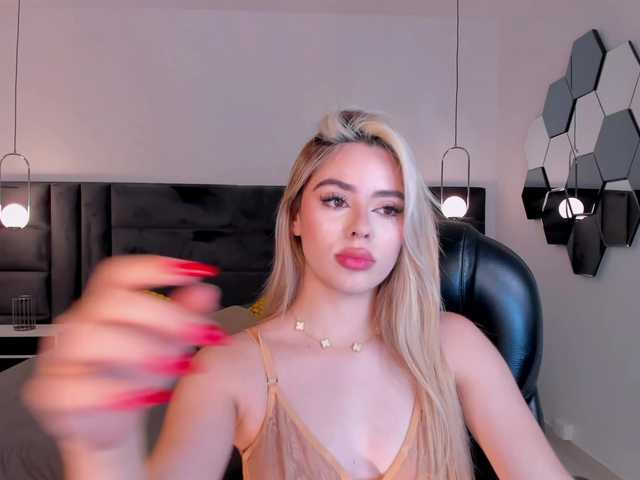 JuanitaClay live cam on BongaCams