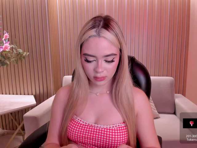 JuanitaClay live cam on BongaCams