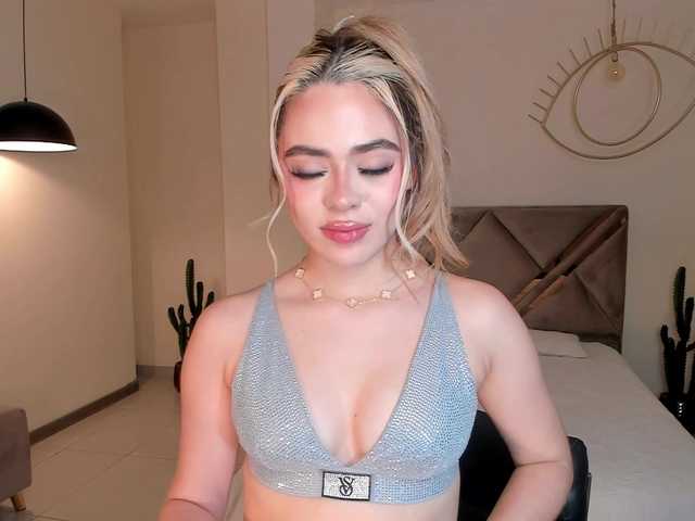 JuanitaClay live cam on BongaCams