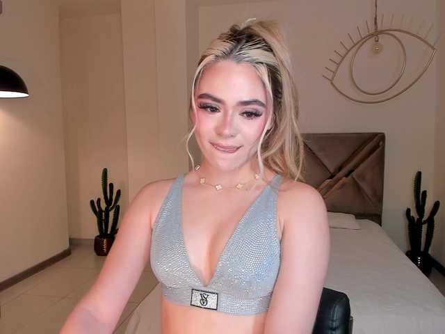 JuanitaClay live cam on BongaCams