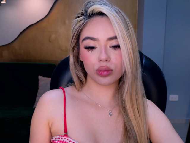 JuanitaClay live cam on BongaCams