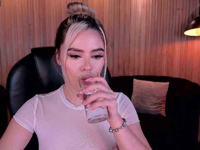 JuanitaClay live cam on BongaCams