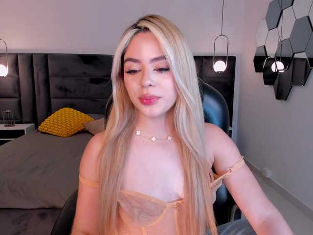 JuanitaClay live cam on BongaCams