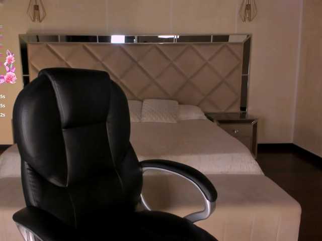 JuanitaClay live cam on BongaCams