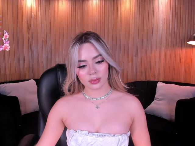 JuanitaClay live cam on BongaCams