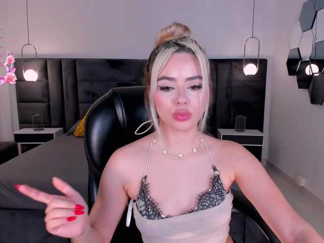 JuanitaClay live cam on BongaCams