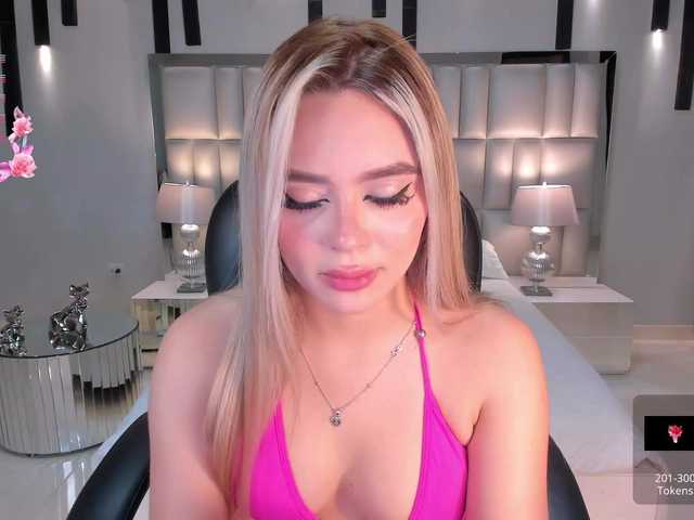 JuanitaClay live cam on BongaCams