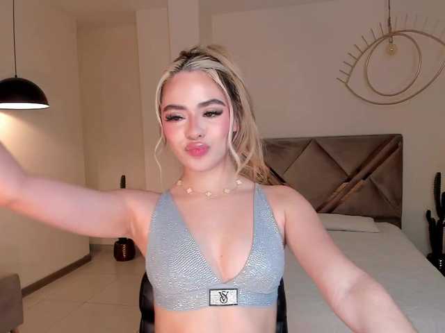 JuanitaClay live cam on BongaCams