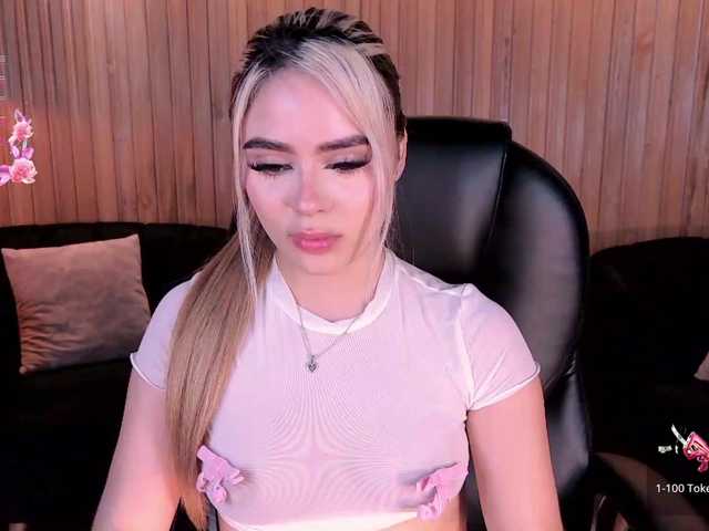 JuanitaClay live cam on BongaCams