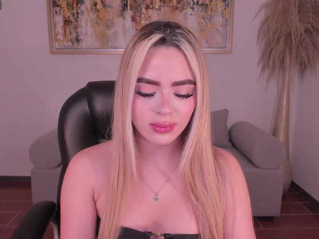 JuanitaClay live cam on BongaCams