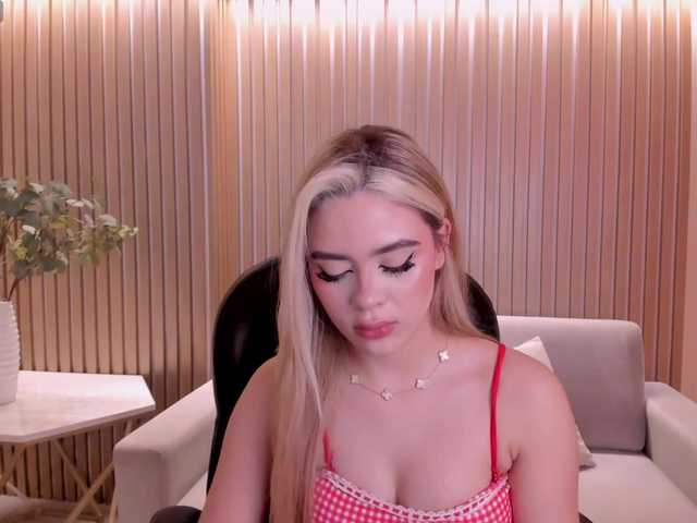 JuanitaClay live cam on BongaCams