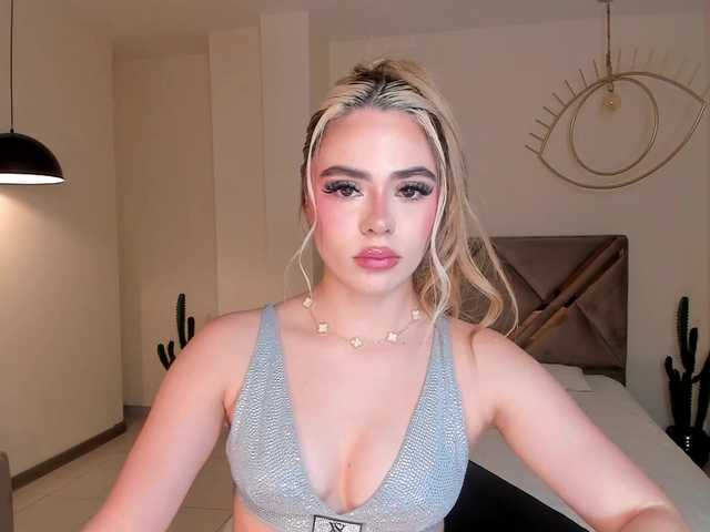 JuanitaClay live cam on BongaCams
