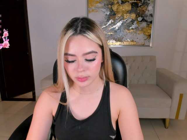 JuanitaClay live cam on BongaCams