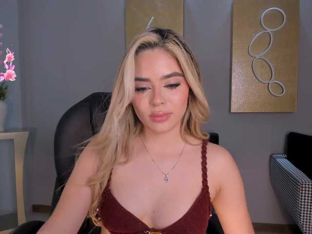 JuanitaClay live cam on BongaCams